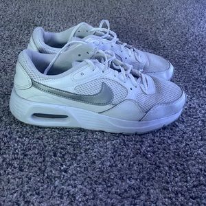 Nike women’s size 8 airmax